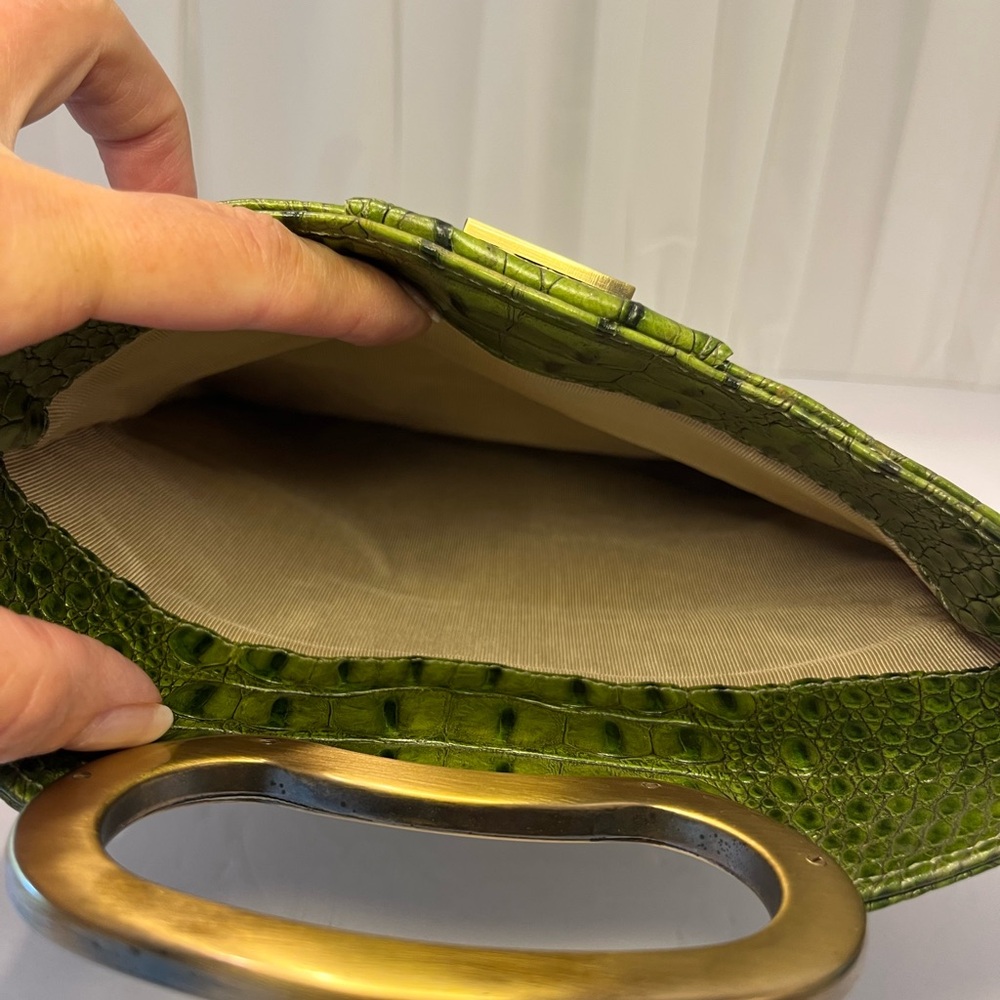 Green Crocodile Embossed Clutch - Picture 6 of 7